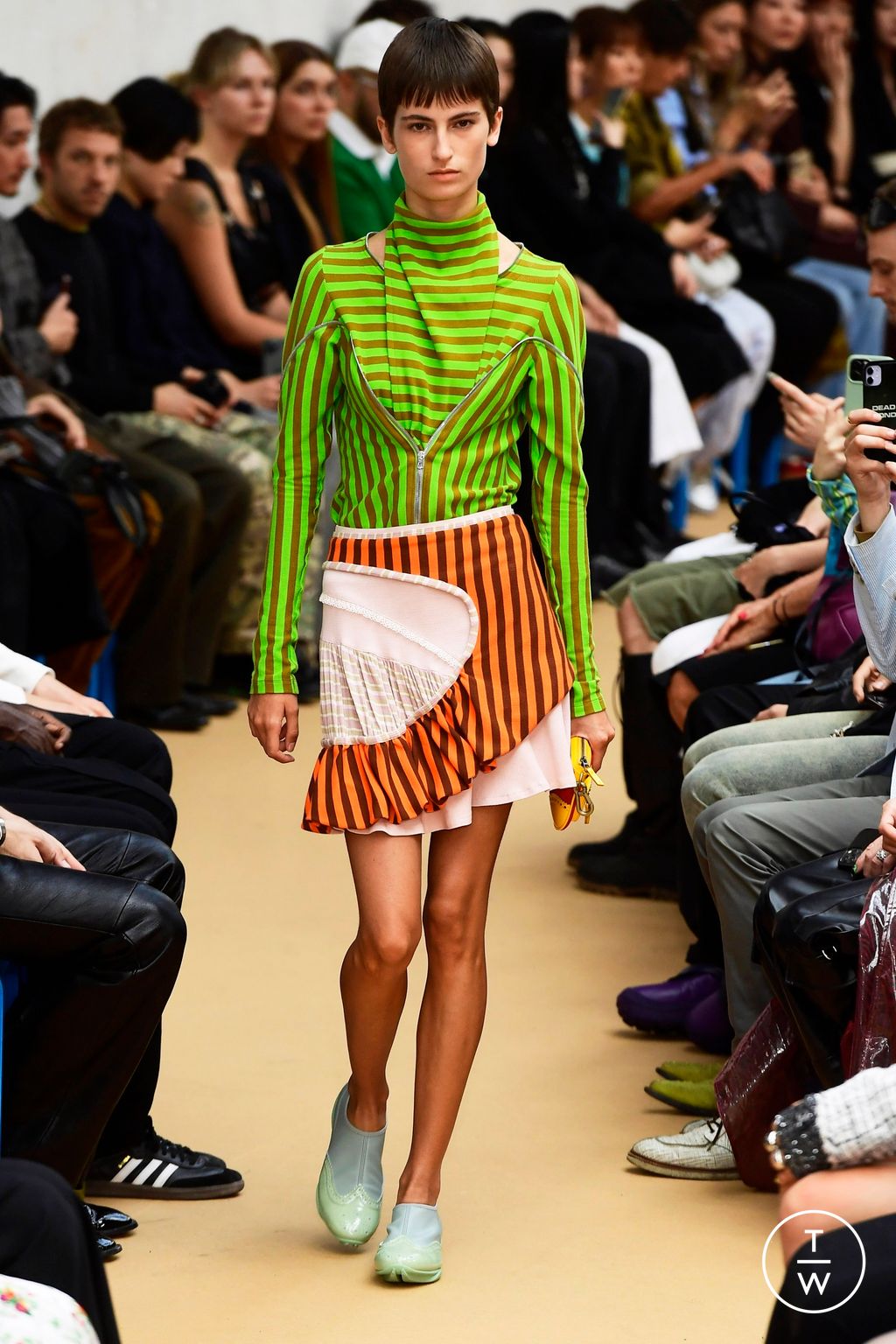 Fashion Week Paris Spring/Summer 2024 look 9 de la collection Kiko Kostadinov womenswear