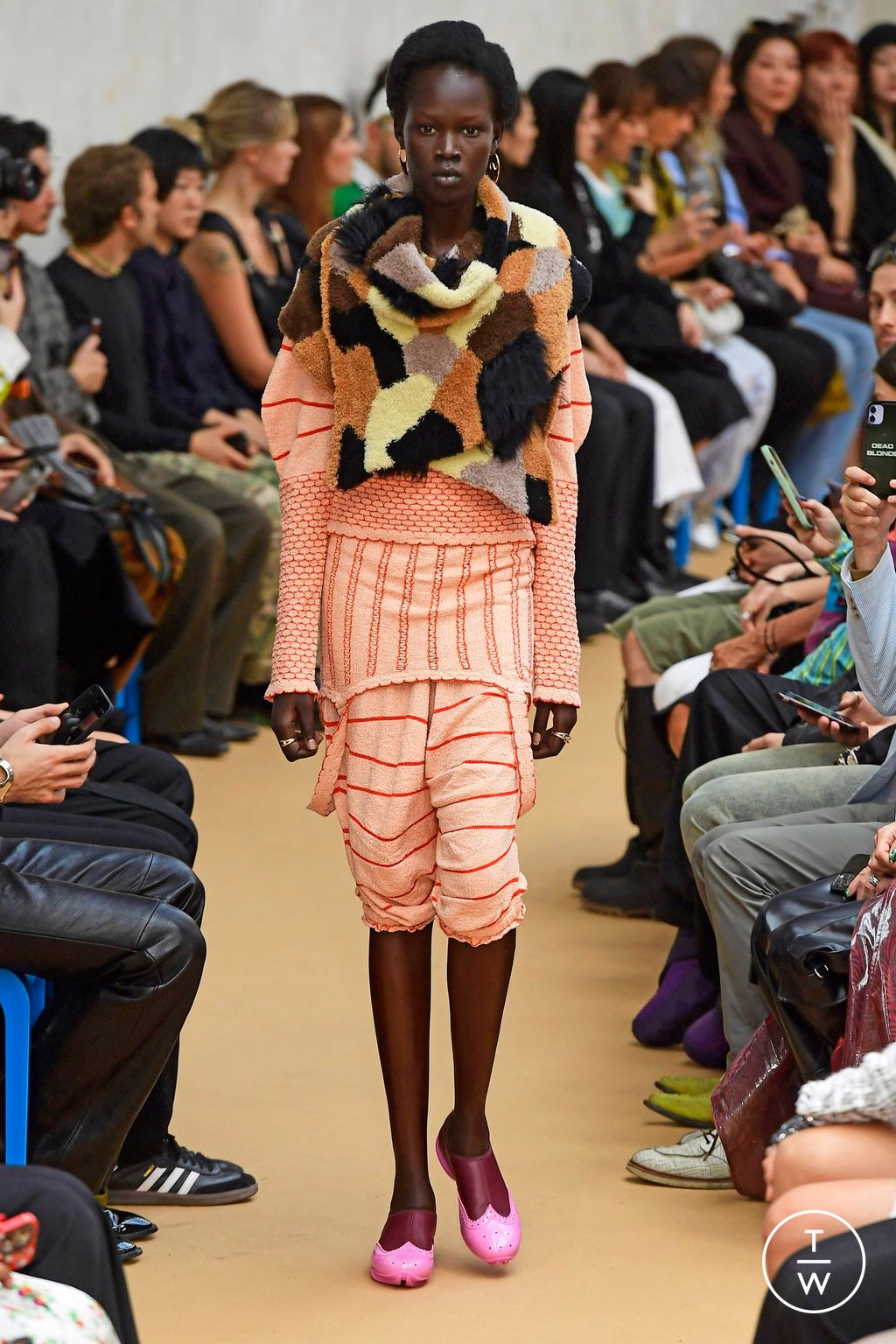 Fashion Week Paris Spring/Summer 2024 look 14 de la collection Kiko Kostadinov womenswear