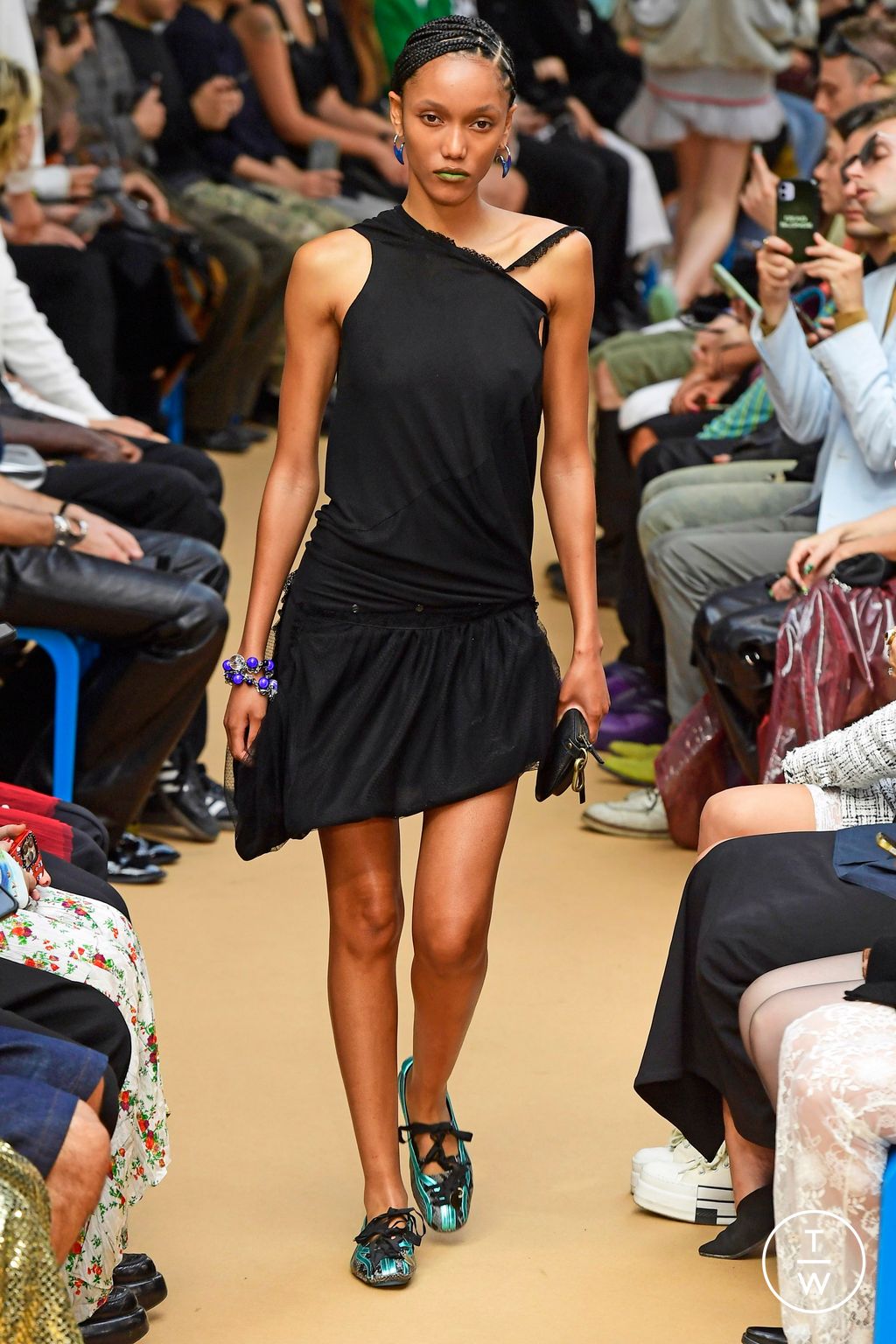 Fashion Week Paris Spring/Summer 2024 look 24 de la collection Kiko Kostadinov womenswear