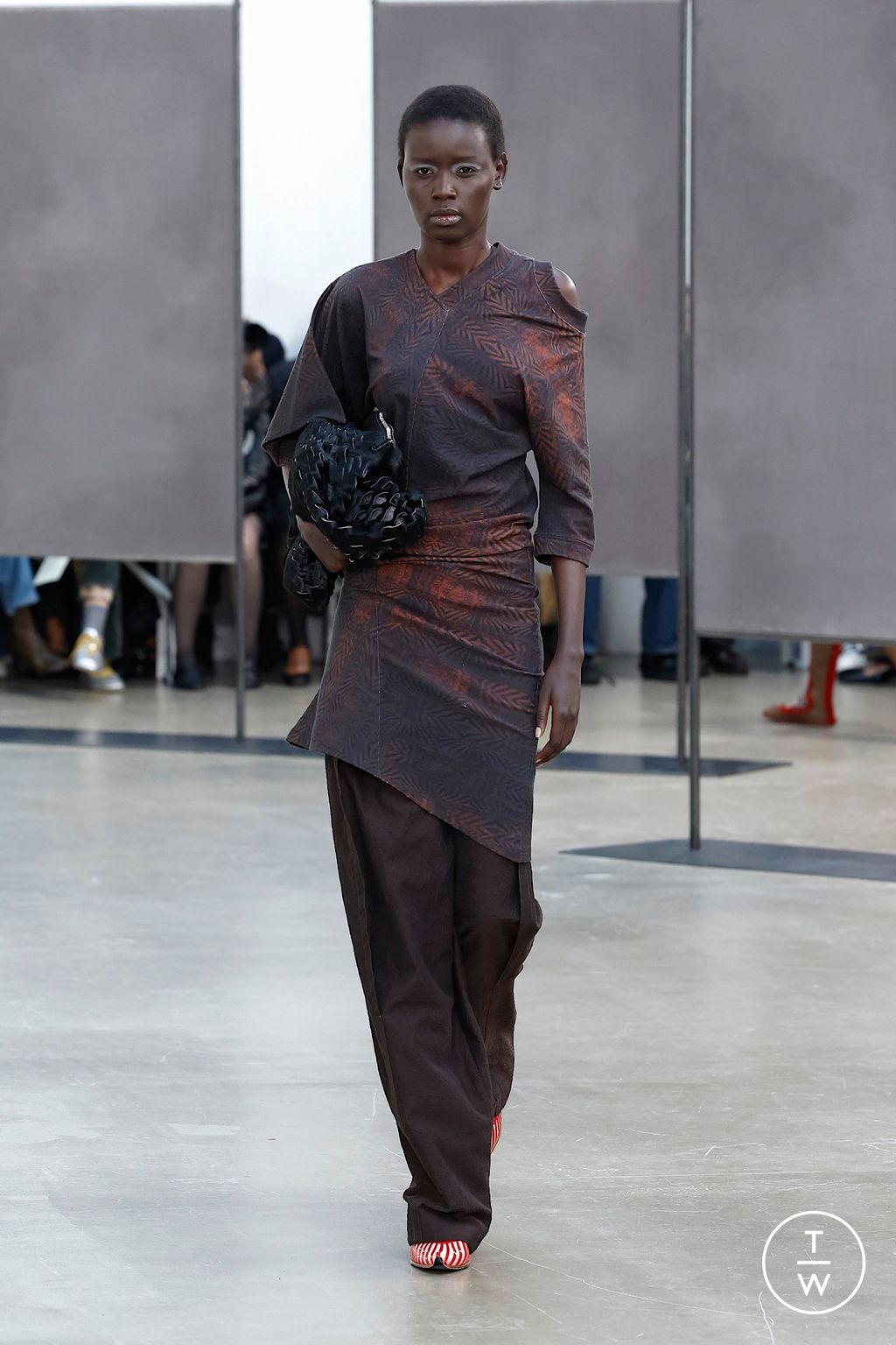 Fashion Week Paris Spring/Summer 2026 look 7 from the Kiko Kostadinov collection womenswear