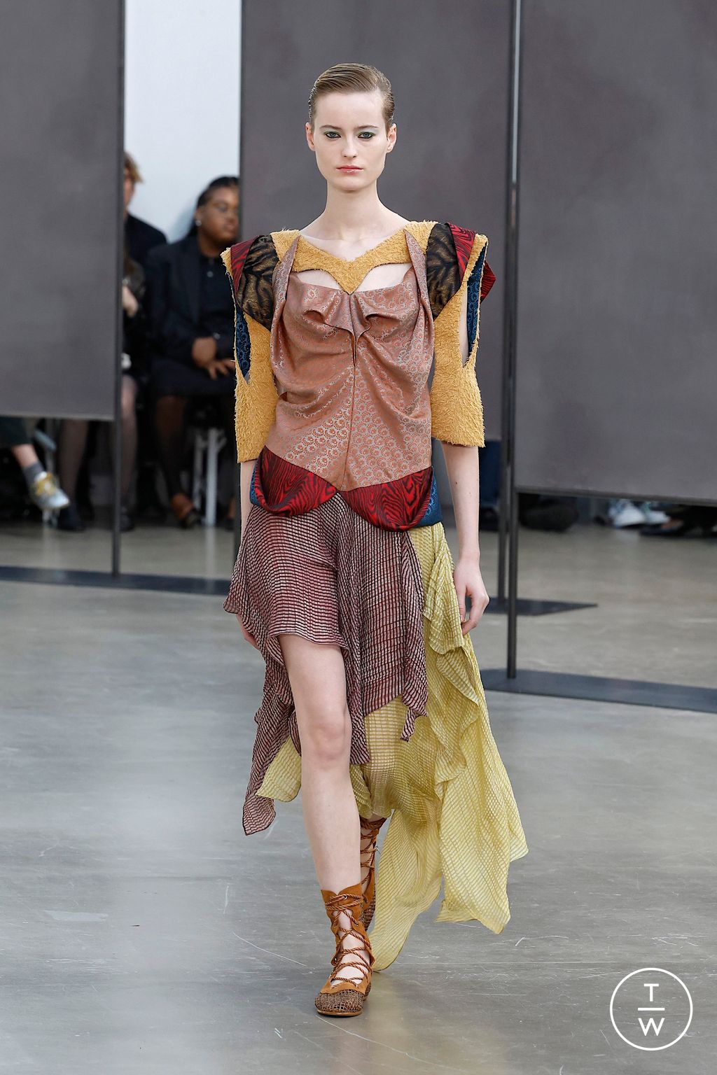 Fashion Week Paris Spring/Summer 2026 look 13 de la collection Kiko Kostadinov womenswear