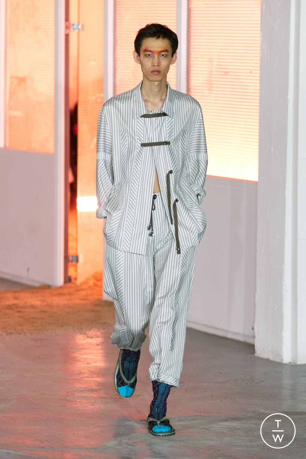Fashion Week Paris Spring/Summer 2026 look 3 from the Kiko Kostadinov collection menswear
