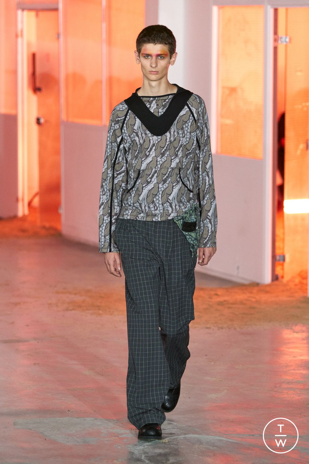 Fashion Week Paris Spring/Summer 2026 look 9 from the Kiko Kostadinov collection 男装