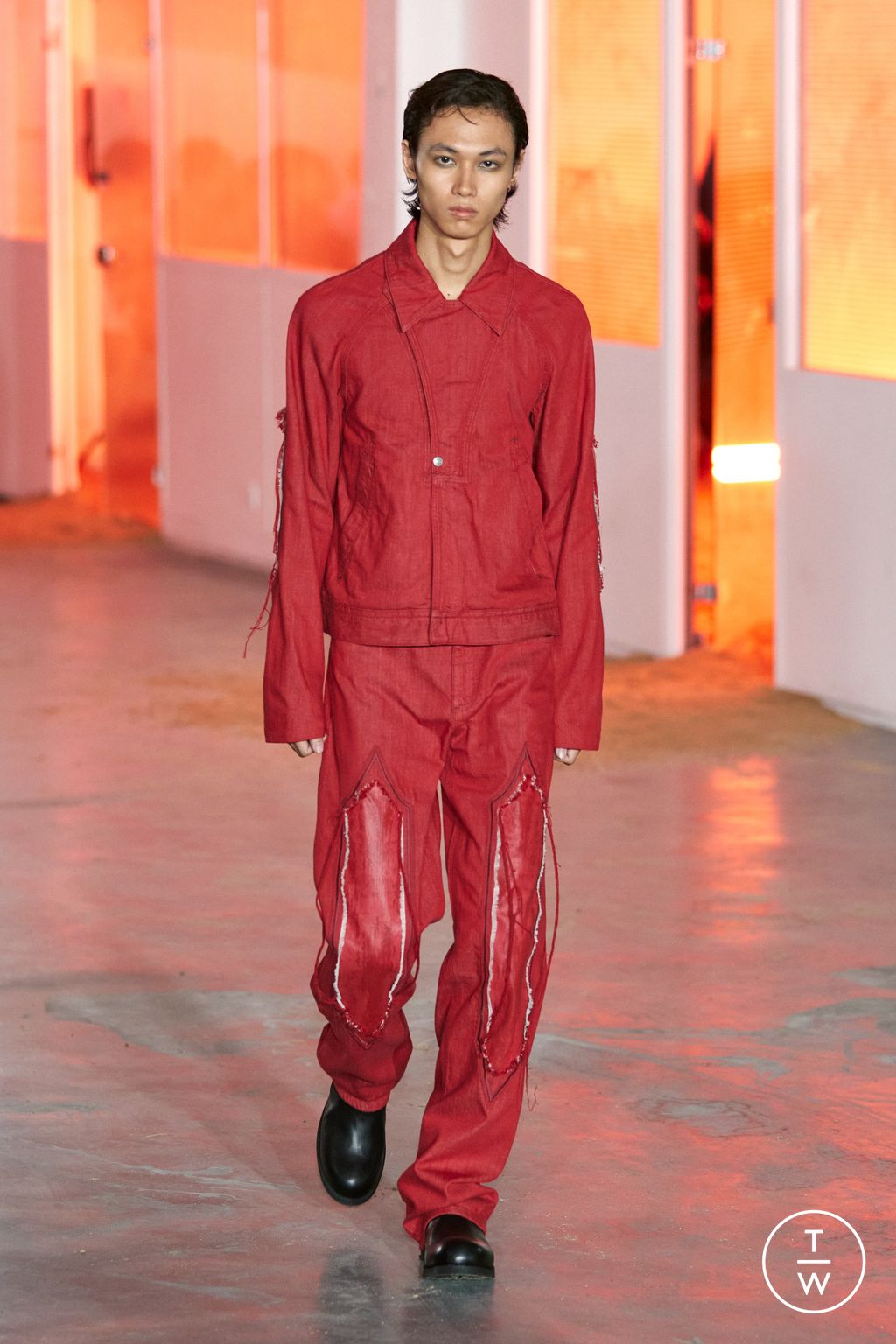 Fashion Week Paris Spring/Summer 2026 look 14 from the Kiko Kostadinov collection menswear