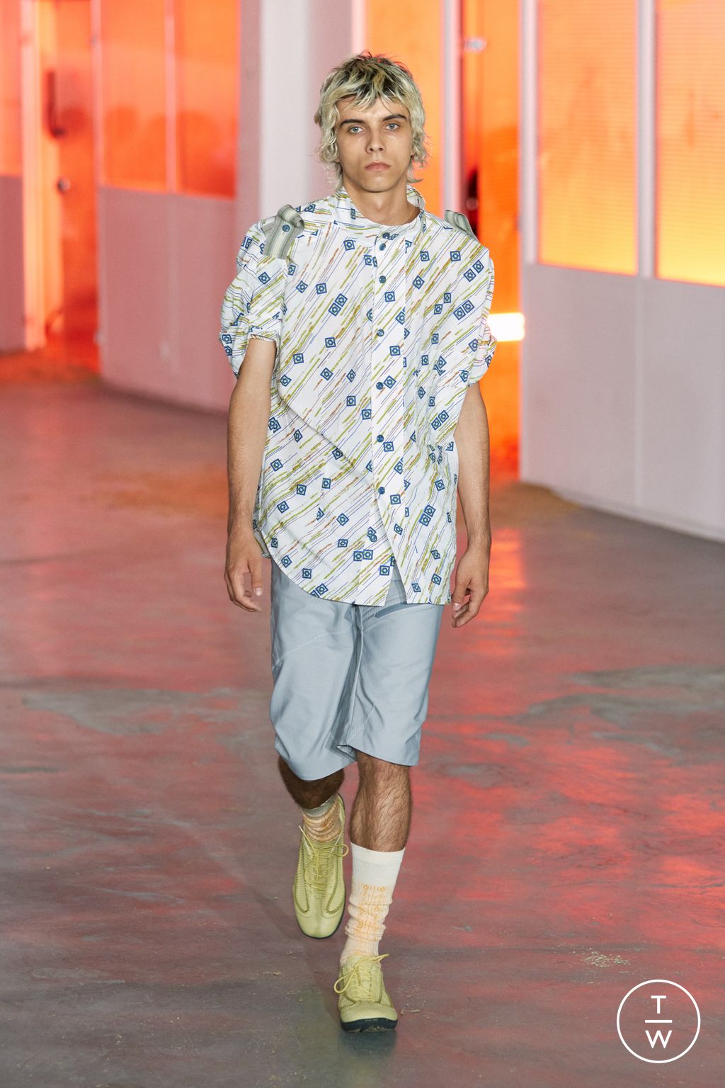 Fashion Week Paris Spring/Summer 2026 look 17 from the Kiko Kostadinov collection menswear