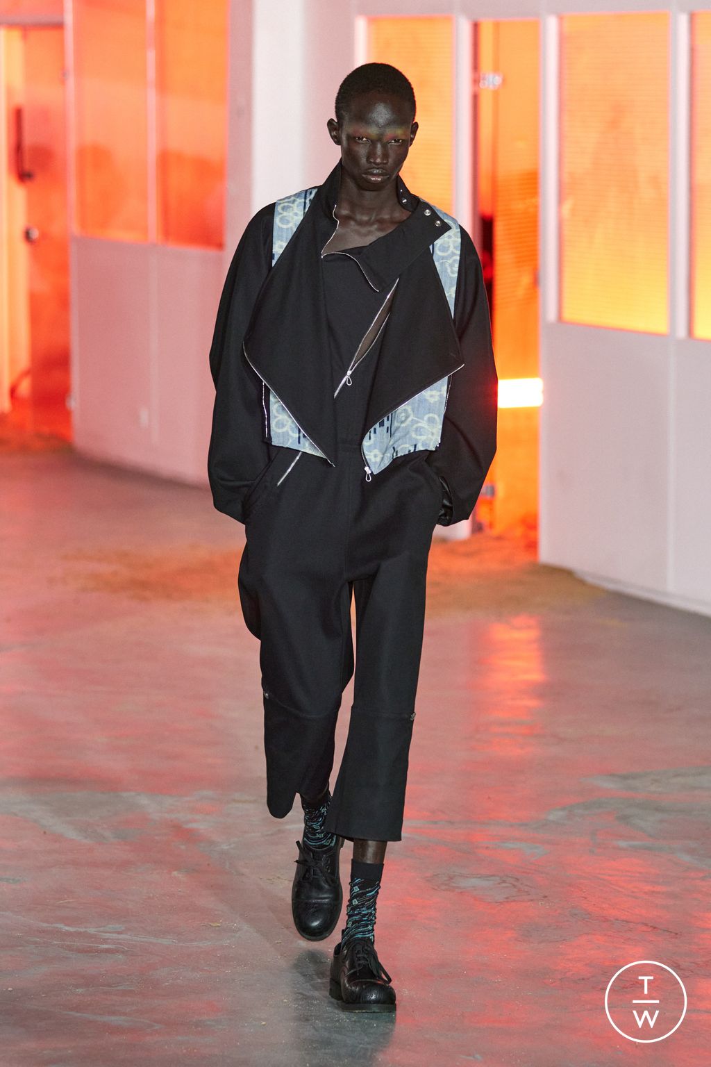 Fashion Week Paris Spring/Summer 2026 look 19 from the Kiko Kostadinov collection menswear