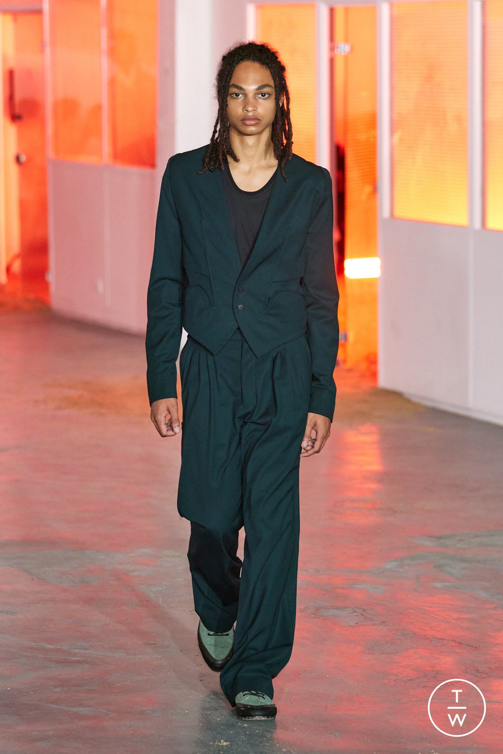 Fashion Week Paris Spring/Summer 2026 look 28 from the Kiko Kostadinov collection menswear