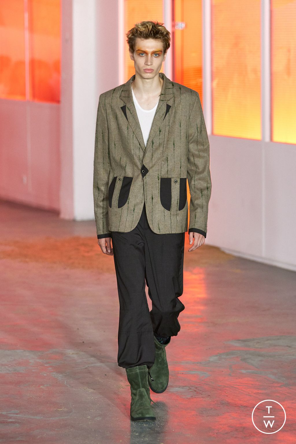 Fashion Week Paris Spring/Summer 2026 look 39 from the Kiko Kostadinov collection menswear
