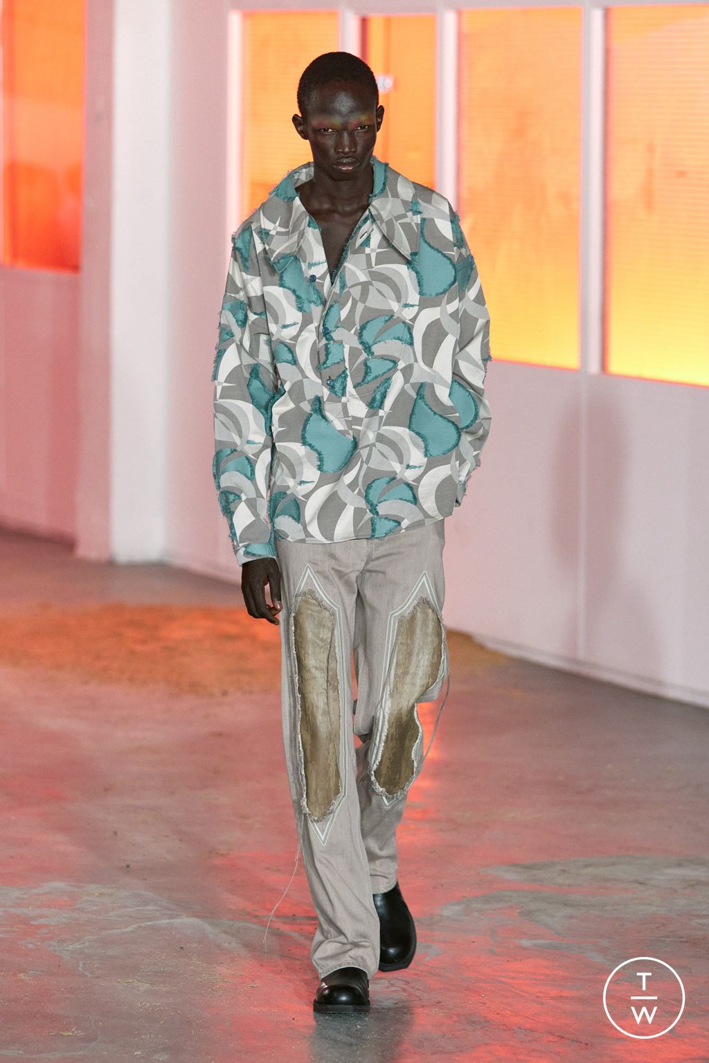 Fashion Week Paris Spring/Summer 2026 look 40 from the Kiko Kostadinov collection menswear
