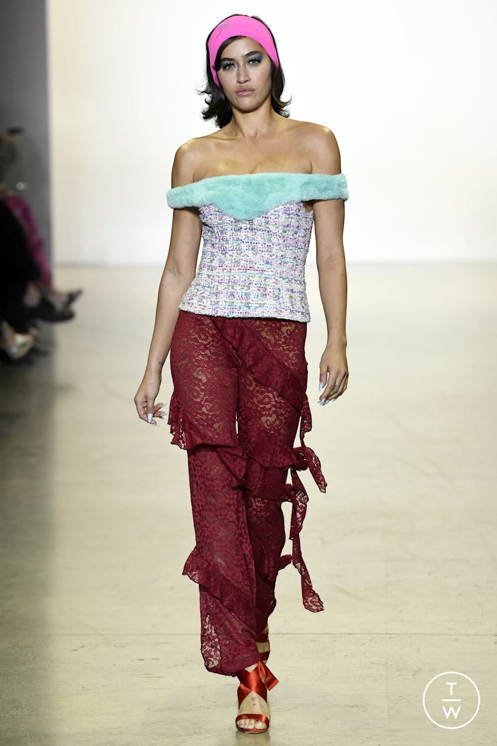 Fashion Week New York Fall/Winter 2022 look 1 de la collection Kim Shui womenswear