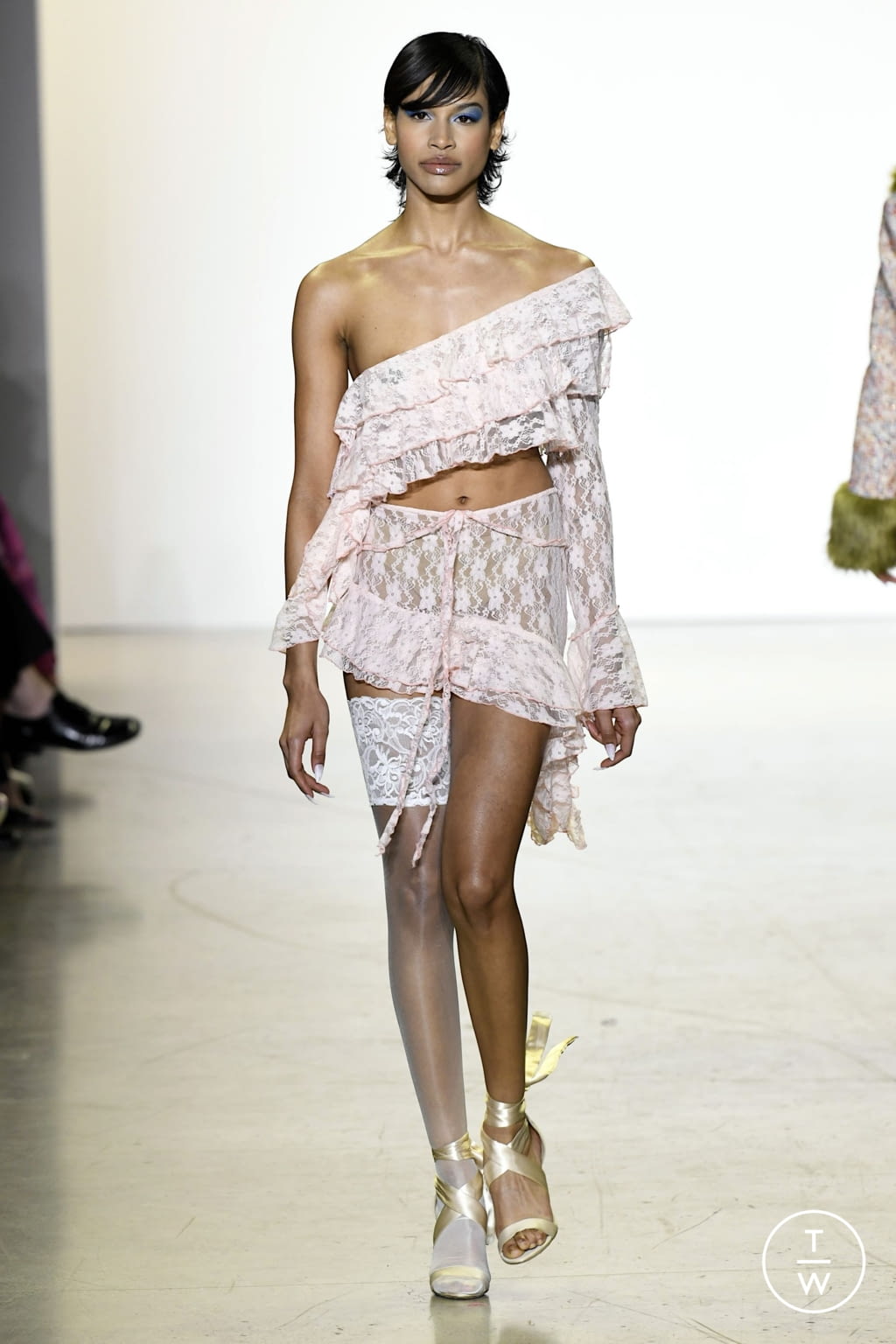 Fashion Week New York Fall/Winter 2022 look 13 de la collection Kim Shui womenswear