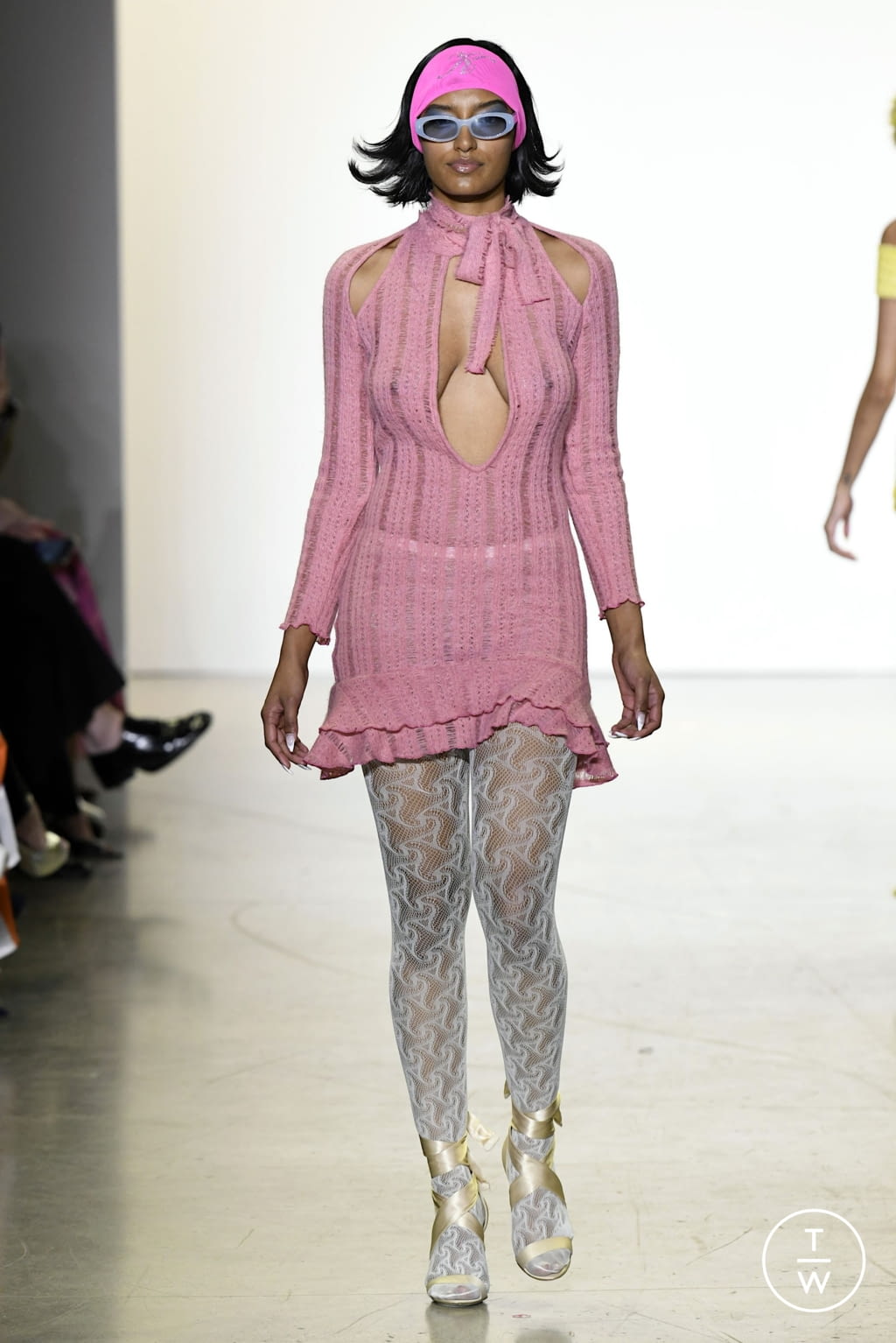 Fashion Week New York Fall/Winter 2022 look 17 de la collection Kim Shui womenswear