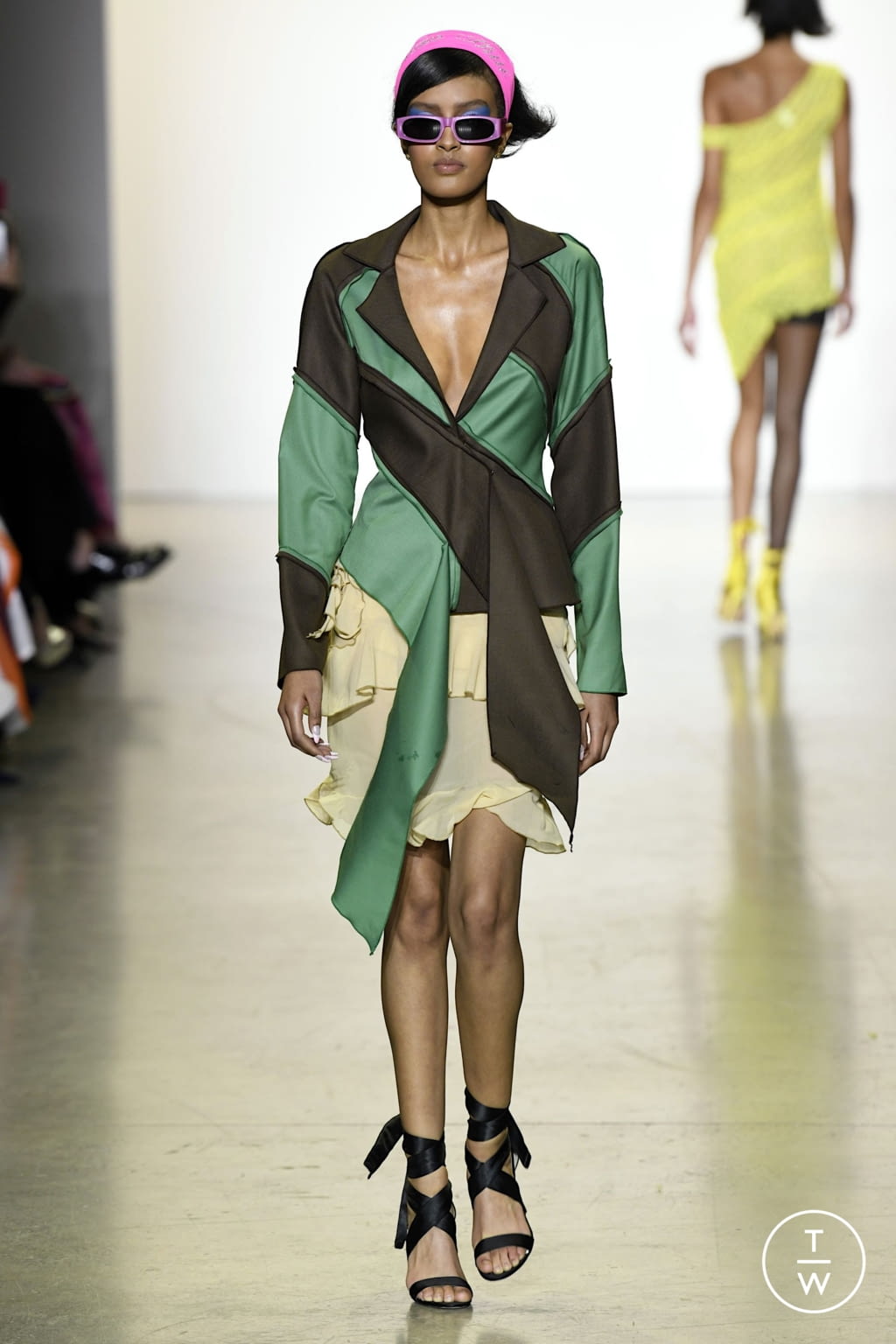Fashion Week New York Fall/Winter 2022 look 21 de la collection Kim Shui womenswear