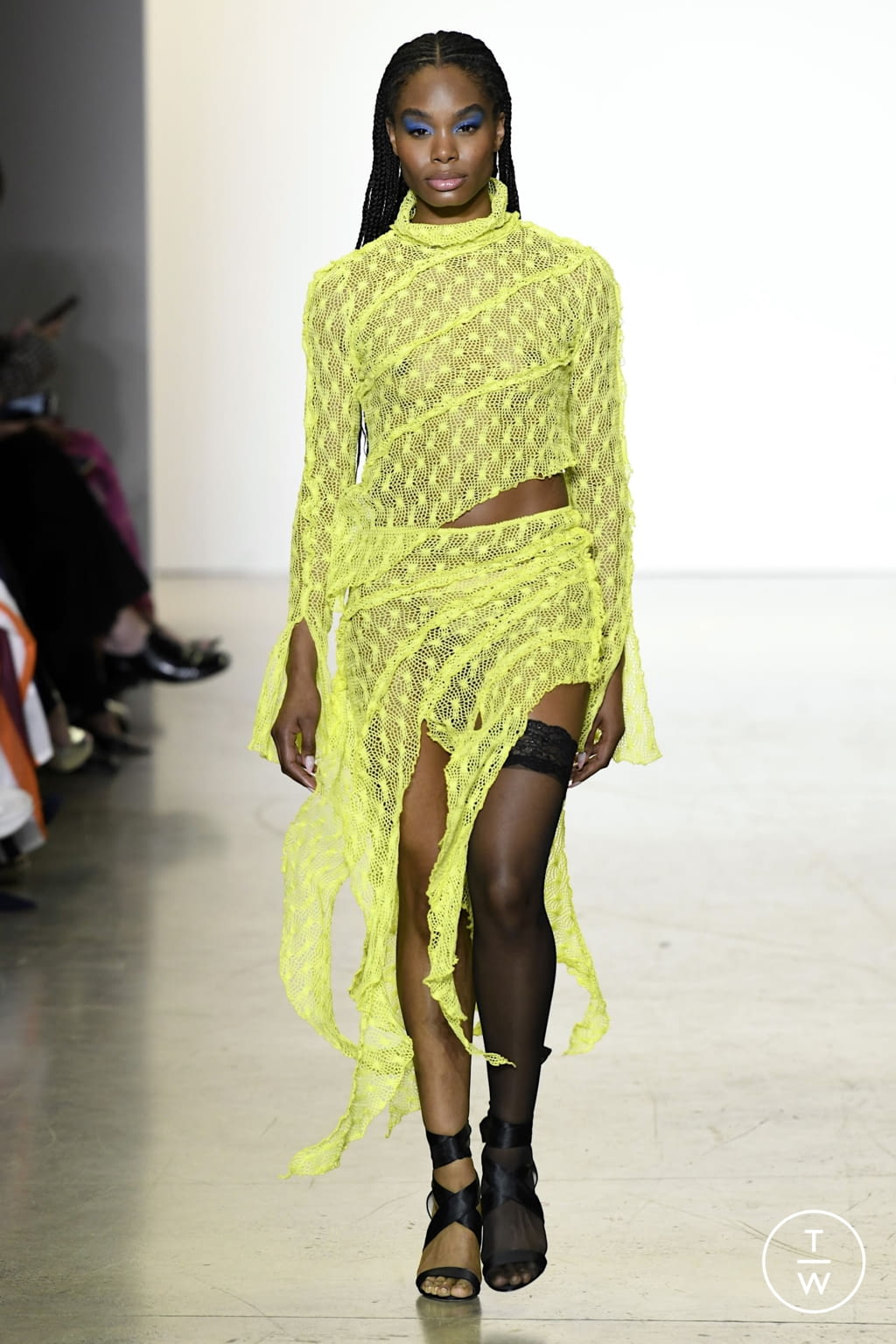 Fashion Week New York Fall/Winter 2022 look 22 de la collection Kim Shui womenswear