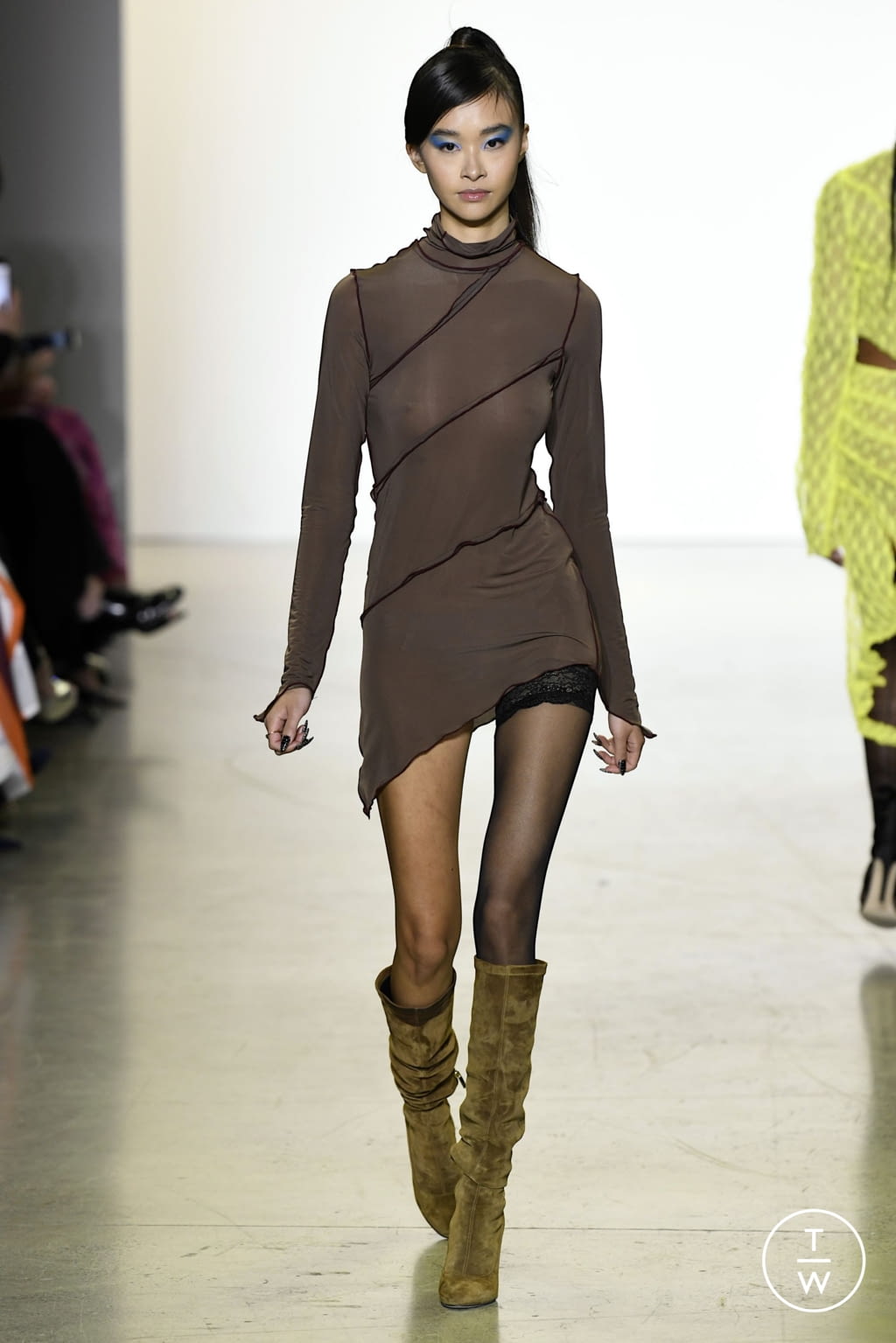 Fashion Week New York Fall/Winter 2022 look 23 from the Kim Shui collection 女装