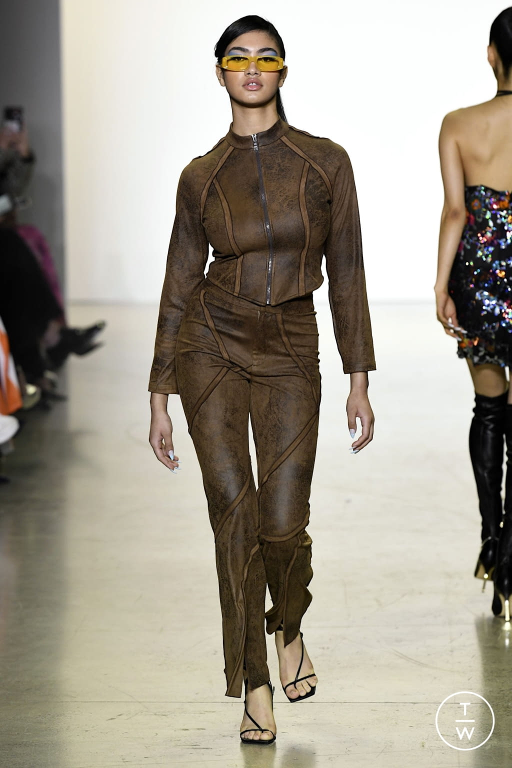 Fashion Week New York Fall/Winter 2022 look 27 from the Kim Shui collection 女装
