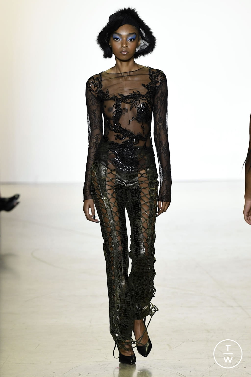 Fashion Week New York Fall/Winter 2022 look 29 de la collection Kim Shui womenswear