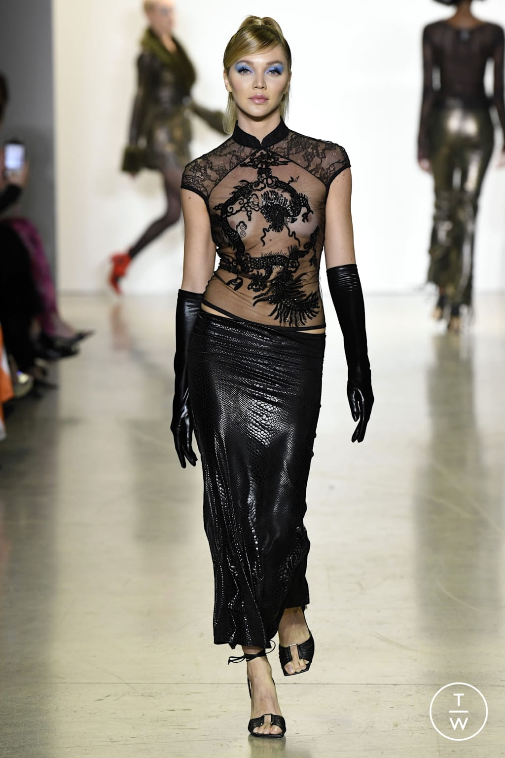 Fashion Week New York Fall/Winter 2022 look 30 from the Kim Shui collection 女装