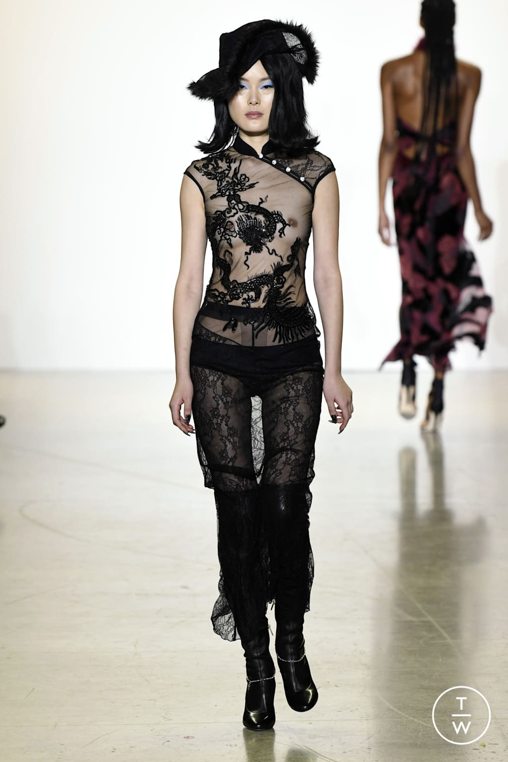 Fashion Week New York Fall/Winter 2022 look 34 from the Kim Shui collection 女装