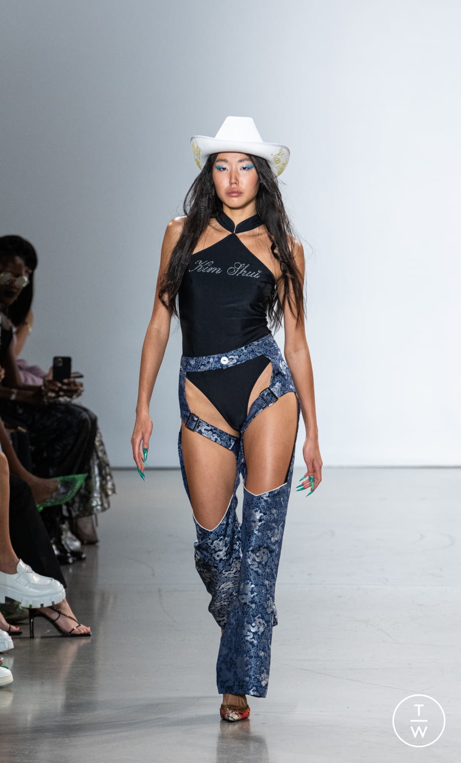 Fashion Week New York Spring/Summer 2022 look 1 de la collection Kim Shui womenswear
