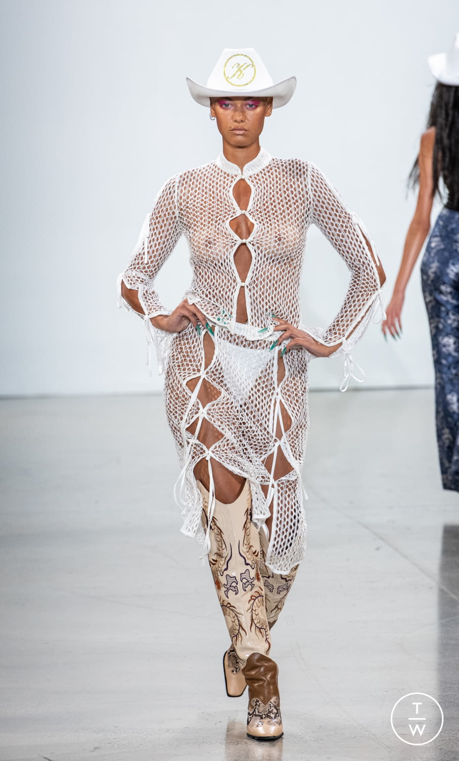 Fashion Week New York Spring/Summer 2022 look 2 de la collection Kim Shui womenswear