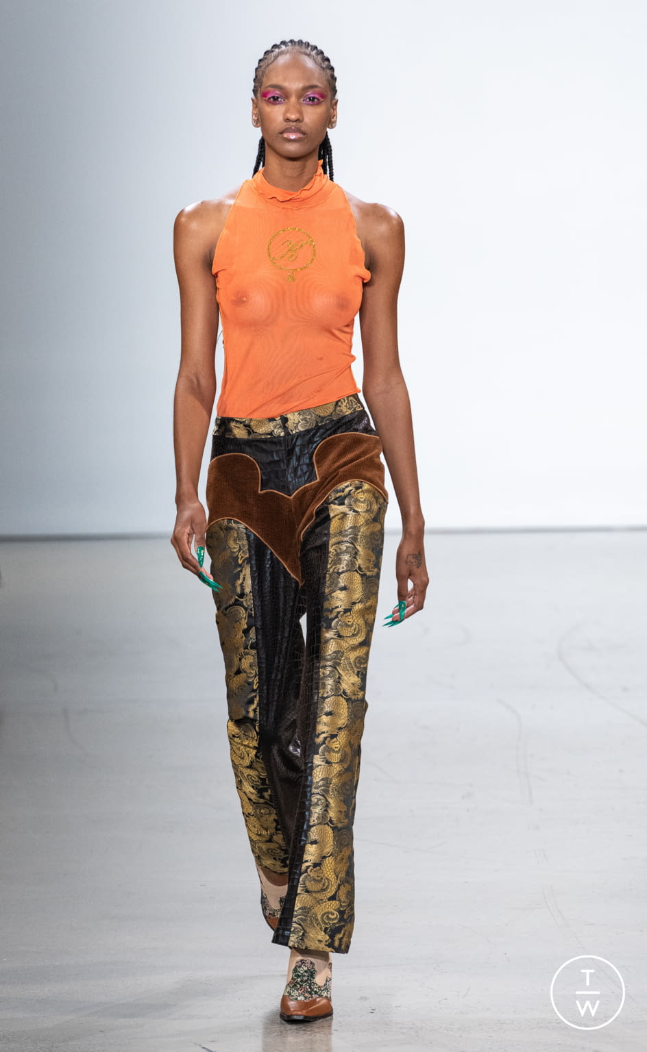 Fashion Week New York Spring/Summer 2022 look 16 from the Kim Shui collection 女装
