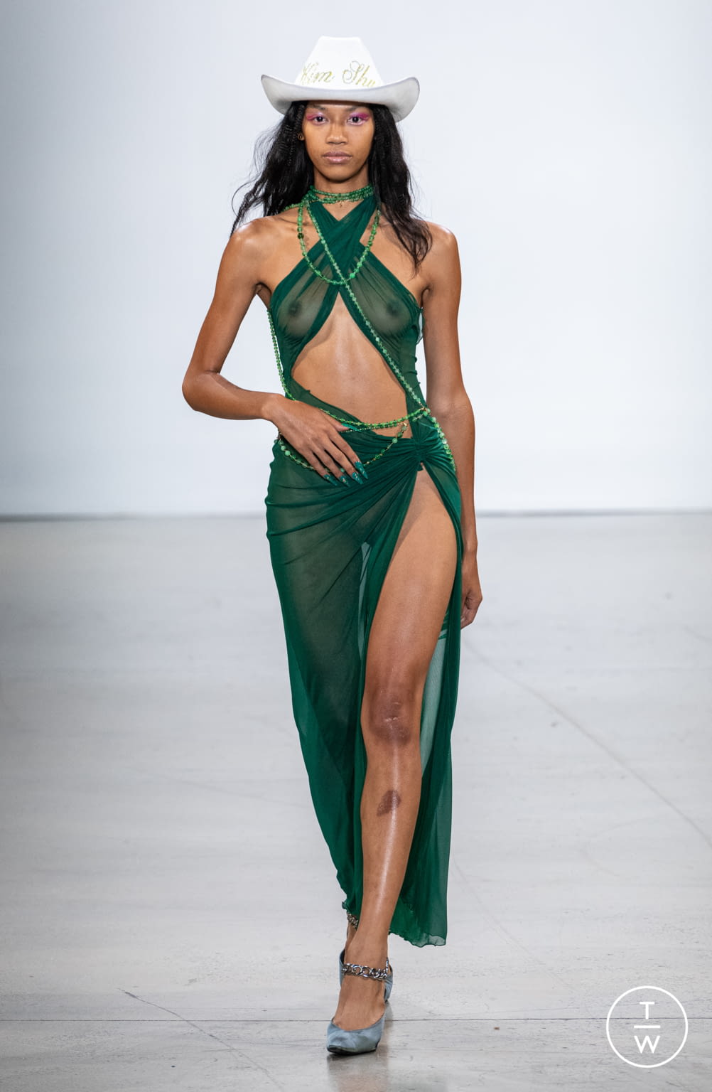 Fashion Week New York Spring/Summer 2022 look 20 from the Kim Shui collection 女装