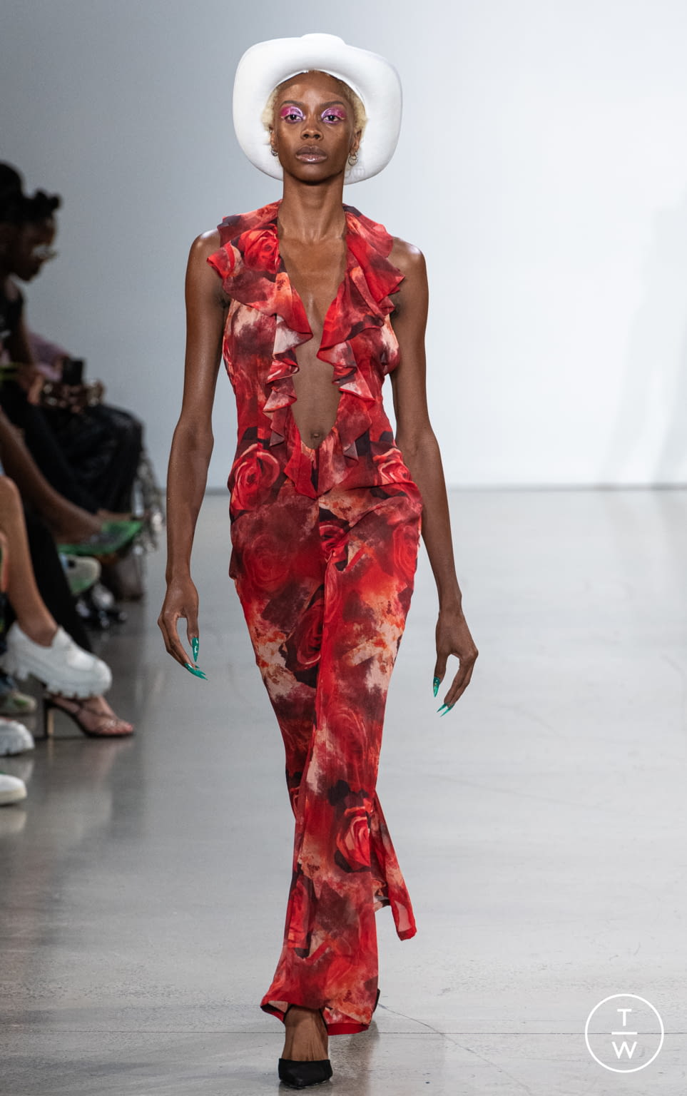 Fashion Week New York Spring/Summer 2022 look 27 from the Kim Shui collection 女装
