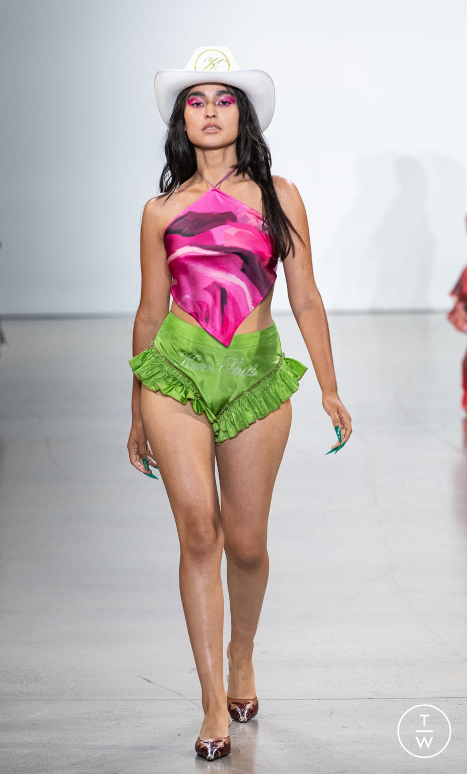 Fashion Week New York Spring/Summer 2022 look 30 de la collection Kim Shui womenswear