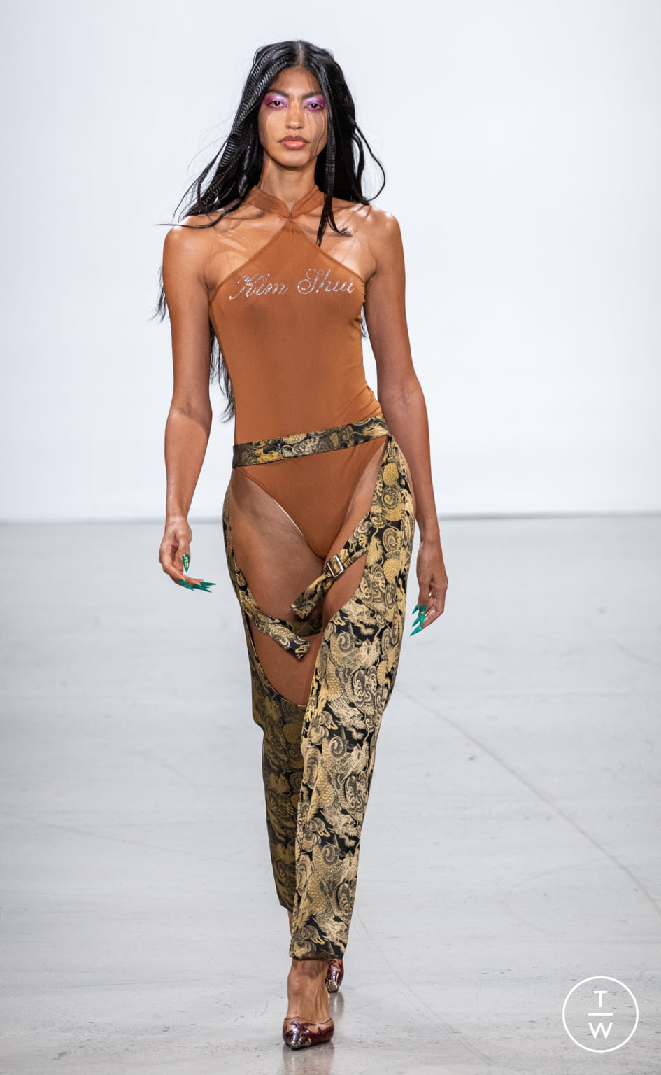 Fashion Week New York Spring/Summer 2022 look 36 from the Kim Shui collection 女装