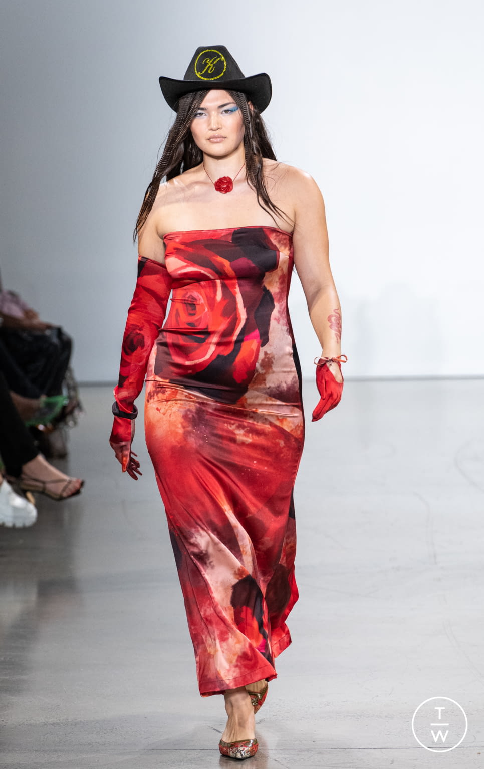 Fashion Week New York Spring/Summer 2022 look 38 from the Kim Shui collection 女装