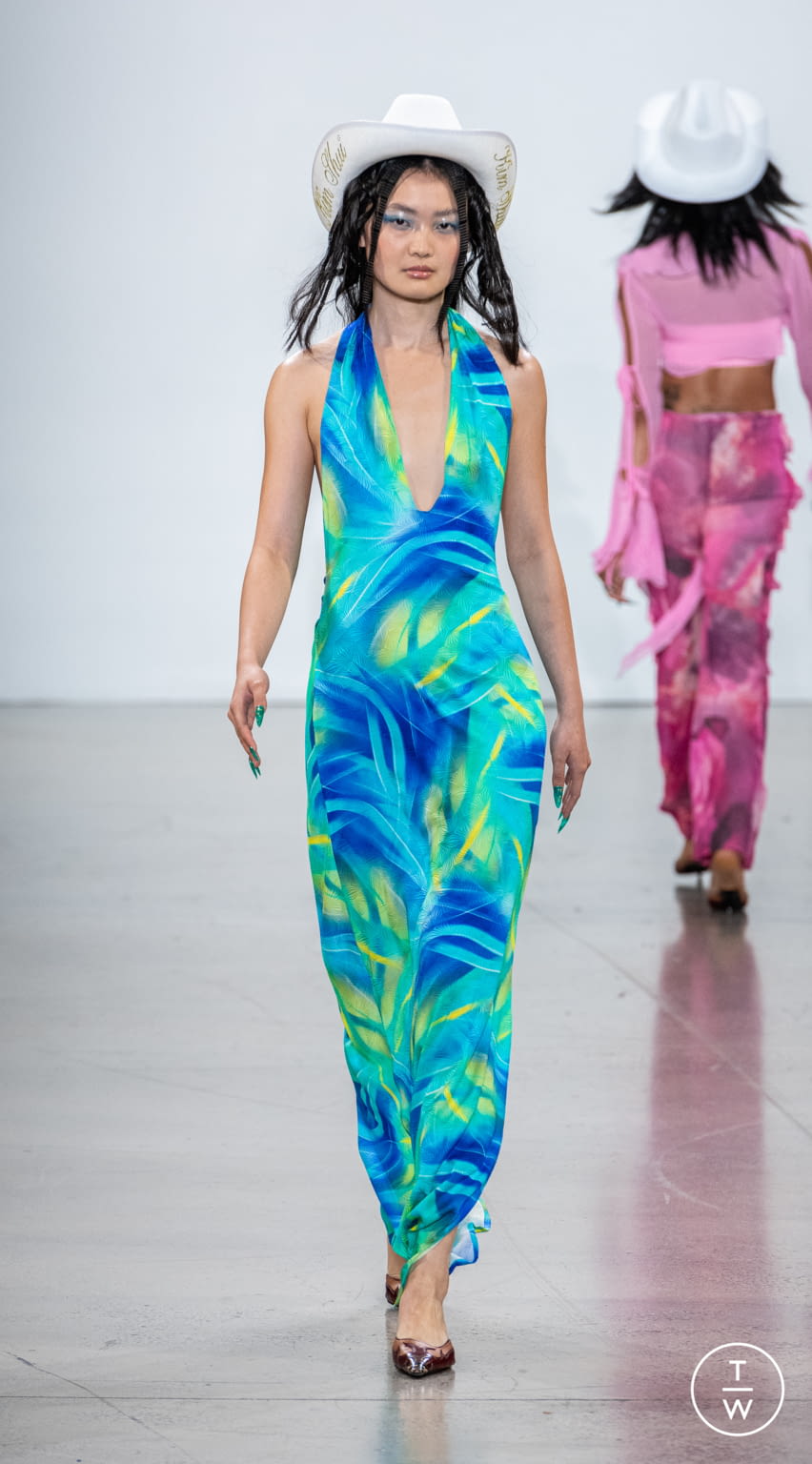 Fashion Week New York Spring/Summer 2022 look 5 de la collection Kim Shui womenswear