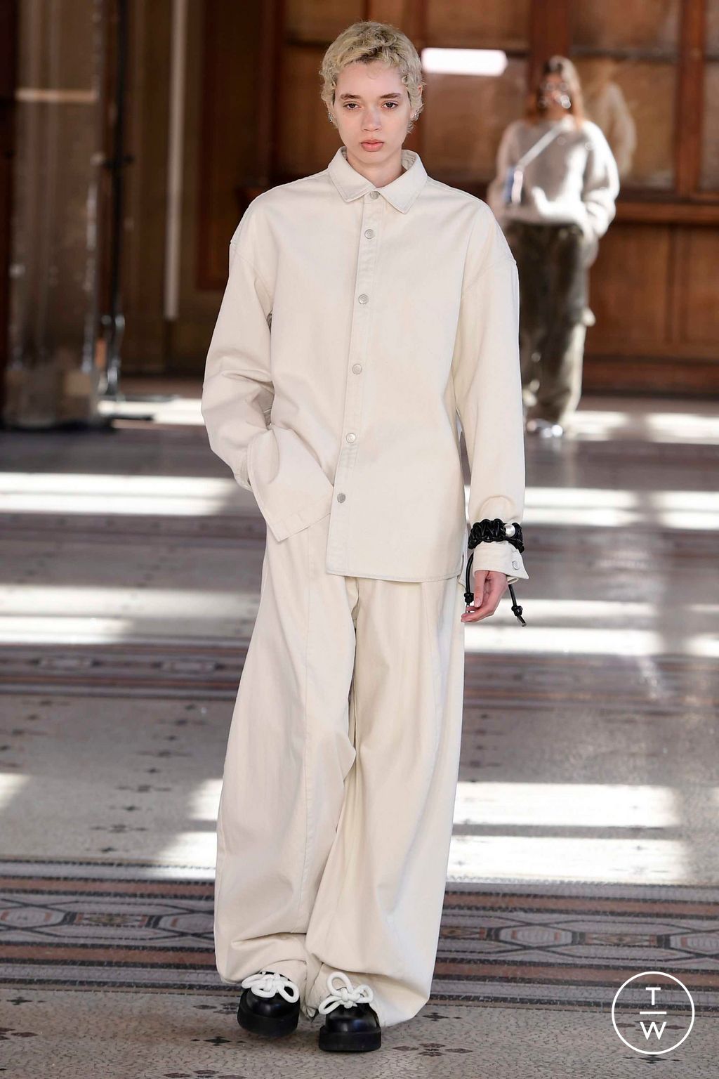 Fashion Week Paris Fall/Winter 2023 look 25 from the Kimhekim collection 女装