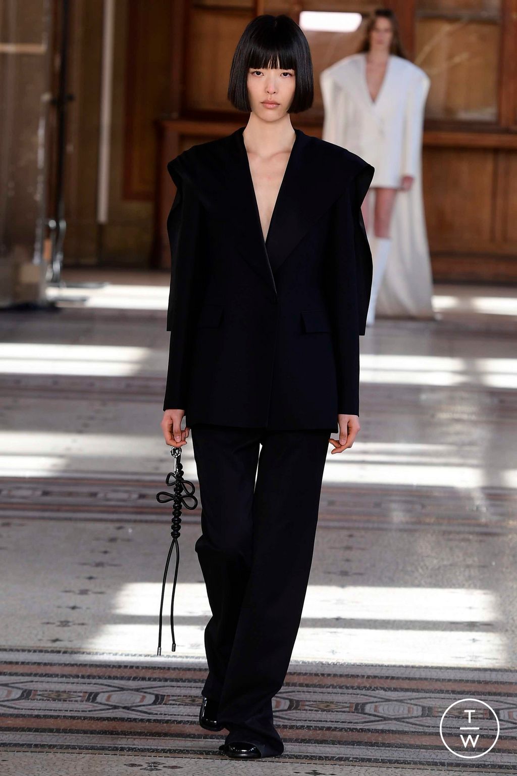 Fashion Week Paris Fall/Winter 2023 look 30 from the Kimhekim collection womenswear