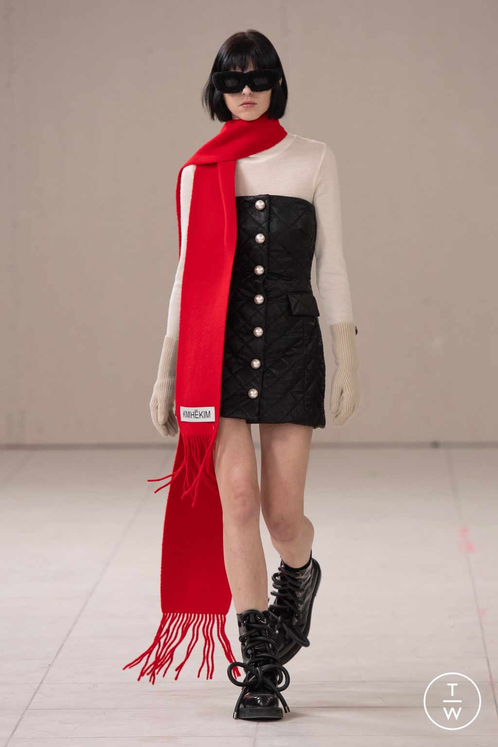 Fashion Week Paris Fall/Winter 2024 look 15 de la collection Kimhekim womenswear
