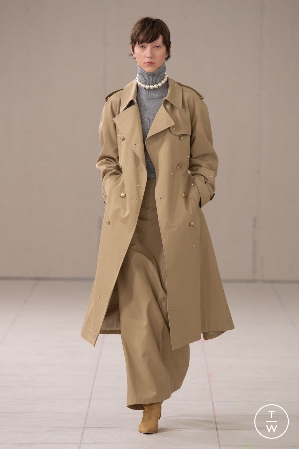 Fashion Week Paris Fall/Winter 2024 look 25 from the Kimhekim collection womenswear