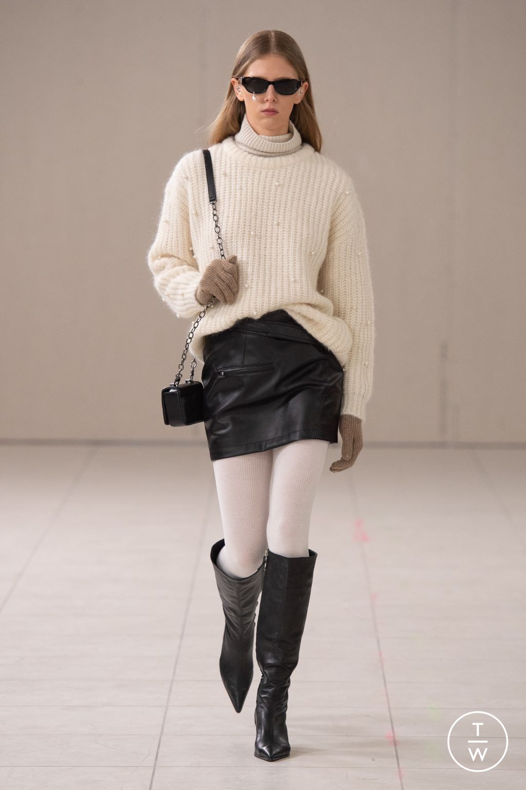 Fashion Week Paris Fall/Winter 2024 look 28 from the Kimhekim collection 女装