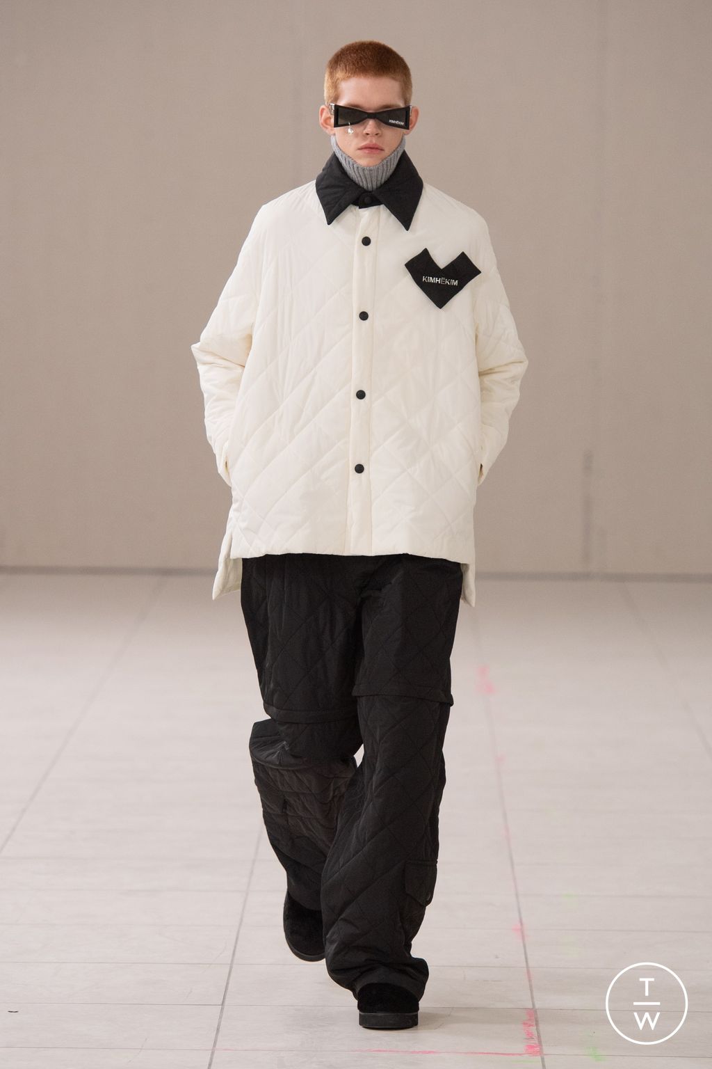 Fashion Week Paris Fall/Winter 2024 look 32 from the Kimhekim collection 女装