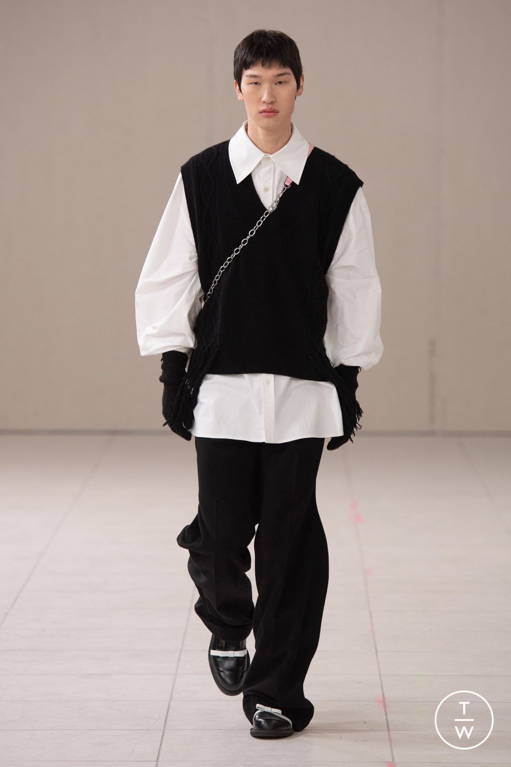 Fashion Week Paris Fall/Winter 2024 look 35 from the Kimhekim collection 女装