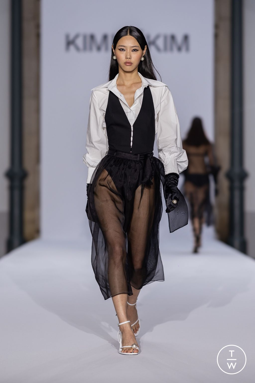 Fashion Week Paris Spring/Summer 2024 look 4 from the Kimhekim collection womenswear