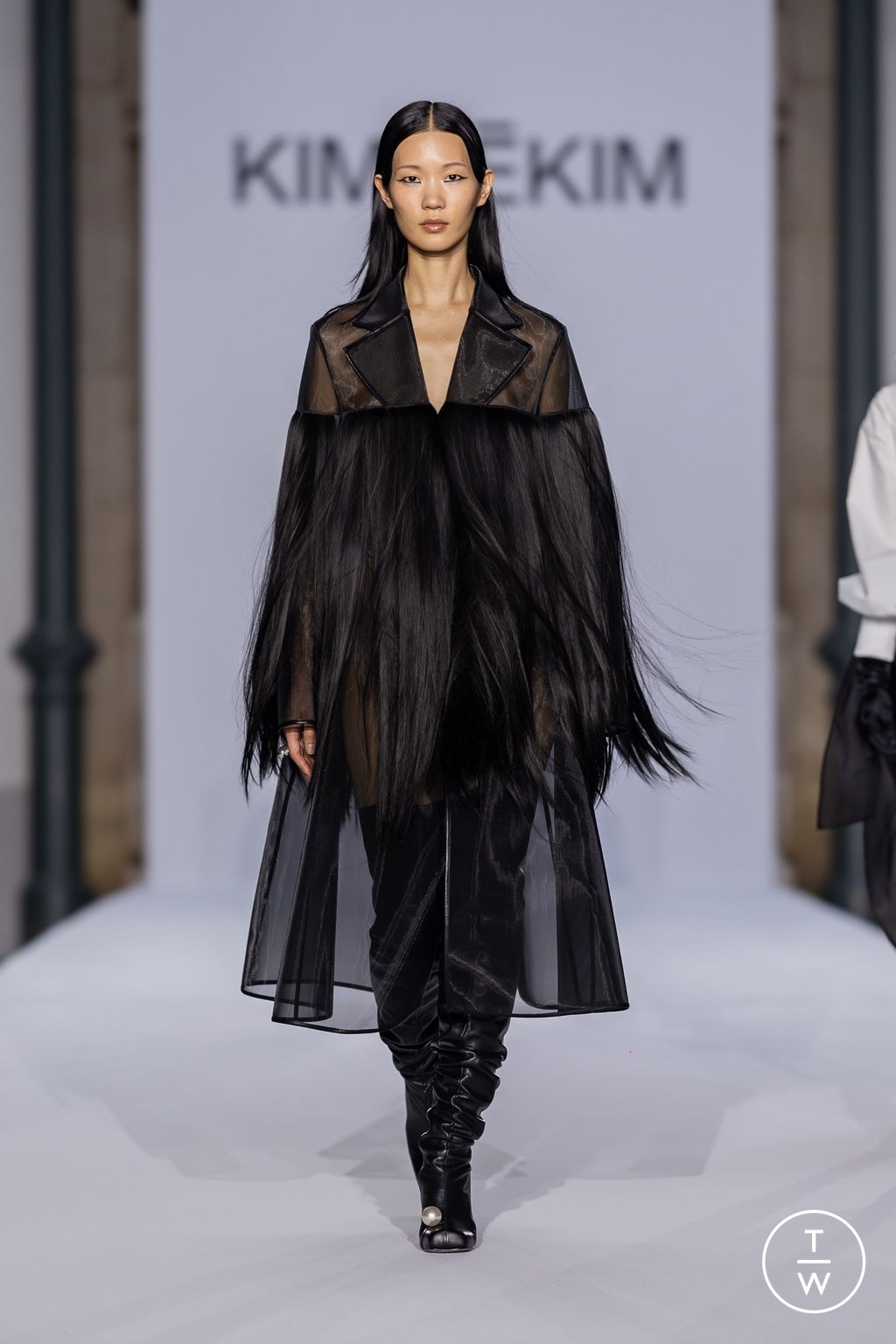 Fashion Week Paris Spring/Summer 2024 look 5 de la collection Kimhekim womenswear