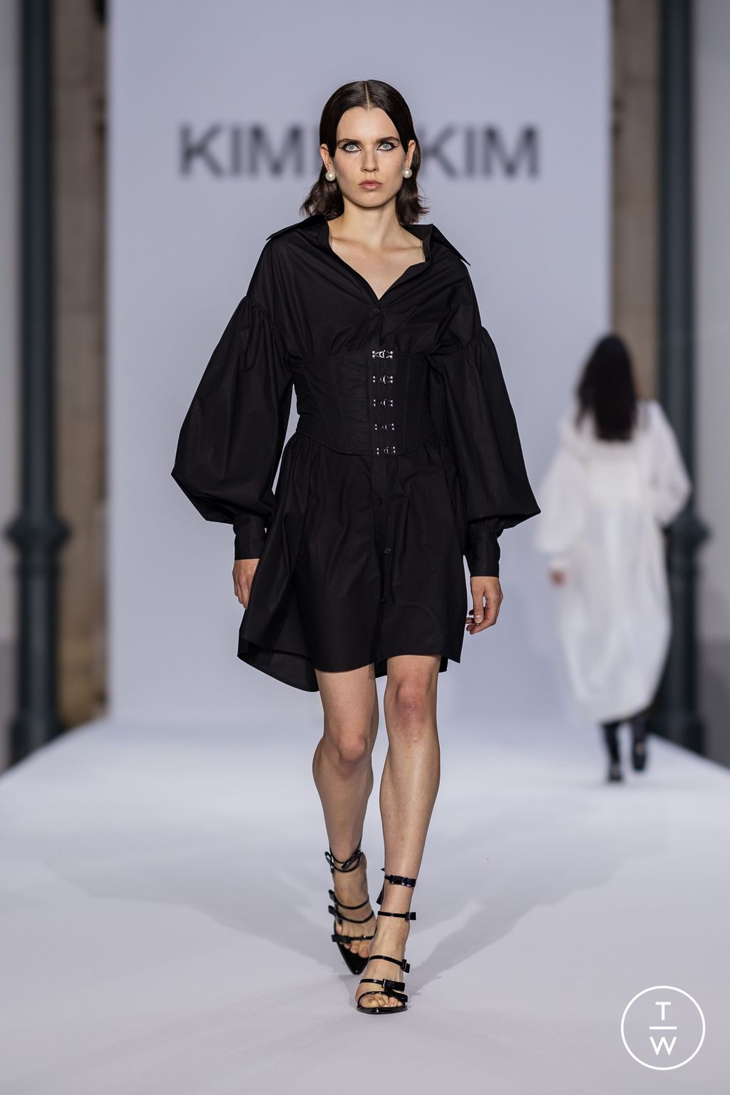 Fashion Week Paris Spring/Summer 2024 look 8 de la collection Kimhekim womenswear