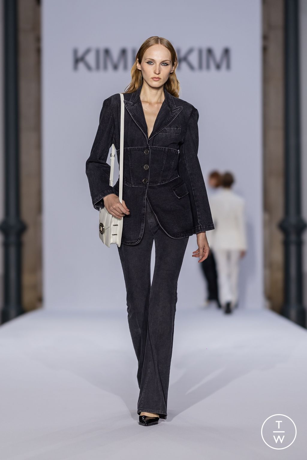 Fashion Week Paris Spring/Summer 2024 look 10 from the Kimhekim collection 女装