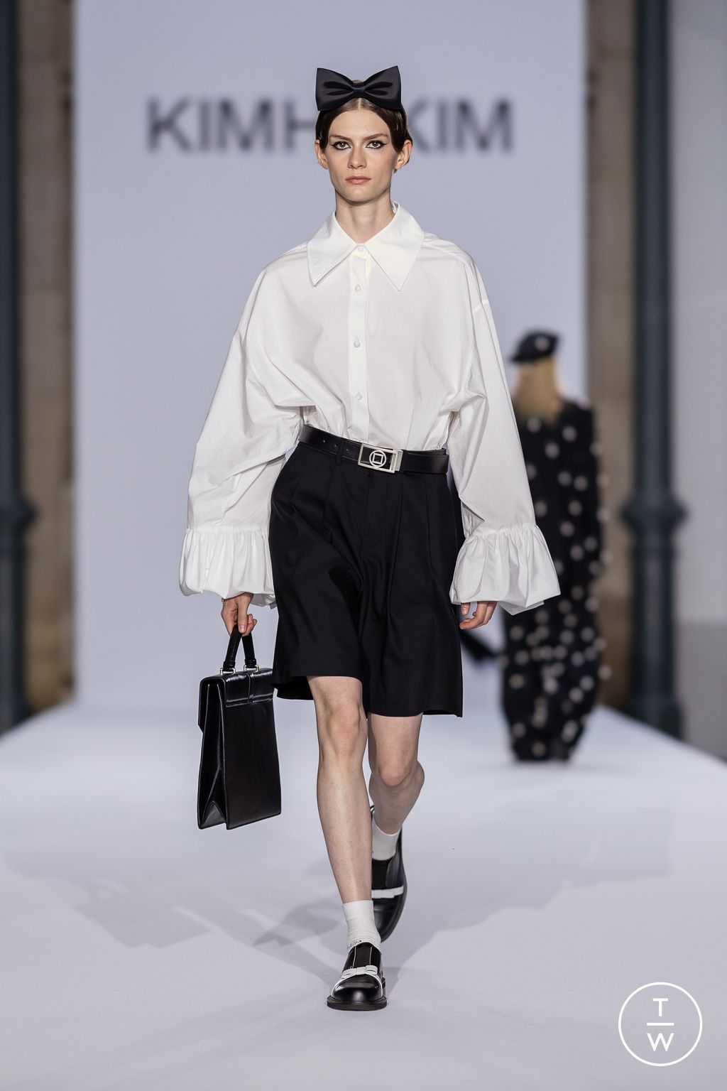 Fashion Week Paris Spring/Summer 2024 look 15 de la collection Kimhekim womenswear