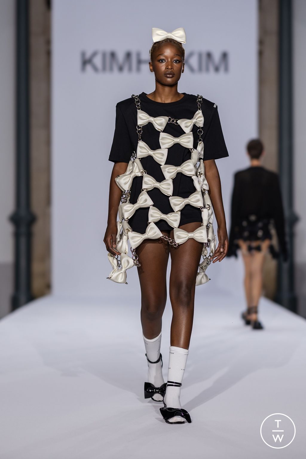 Fashion Week Paris Spring/Summer 2024 look 19 from the Kimhekim collection womenswear