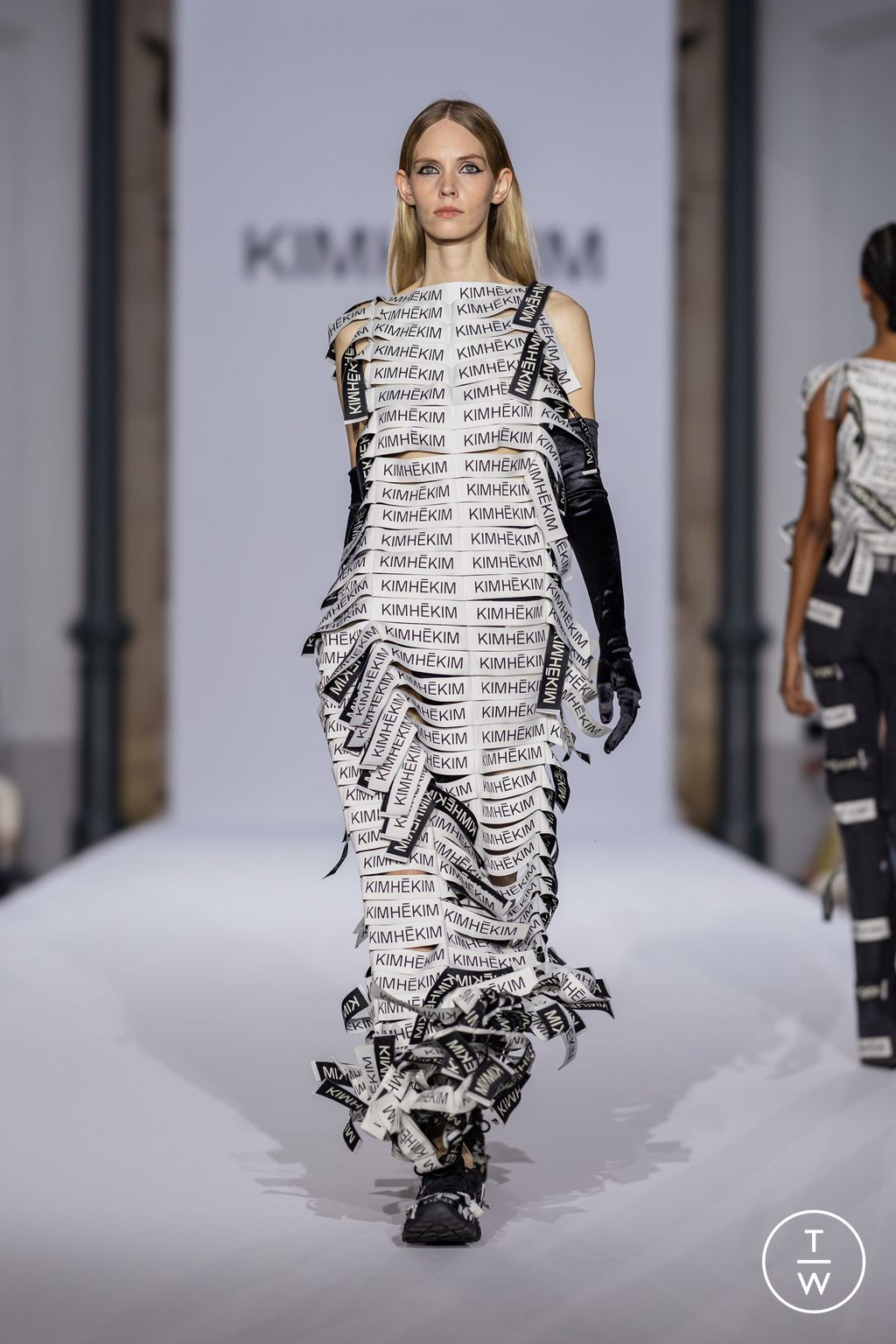 Fashion Week Paris Spring/Summer 2024 look 22 from the Kimhekim collection womenswear