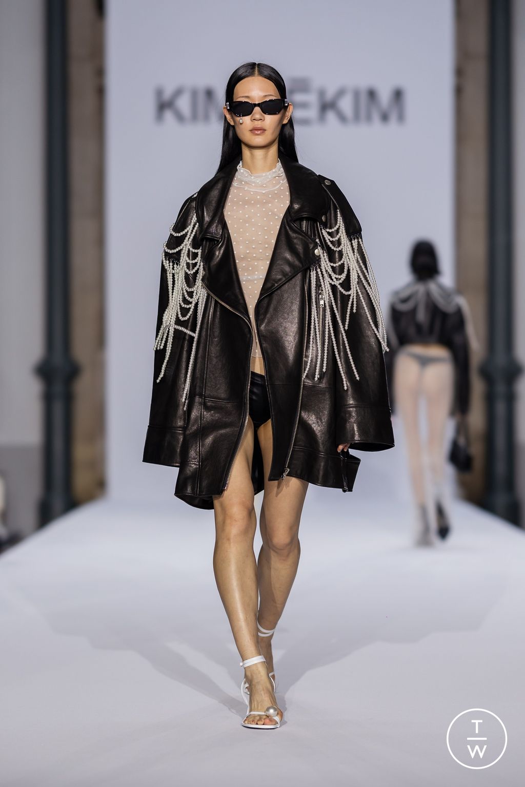 Fashion Week Paris Spring/Summer 2024 look 25 de la collection Kimhekim womenswear