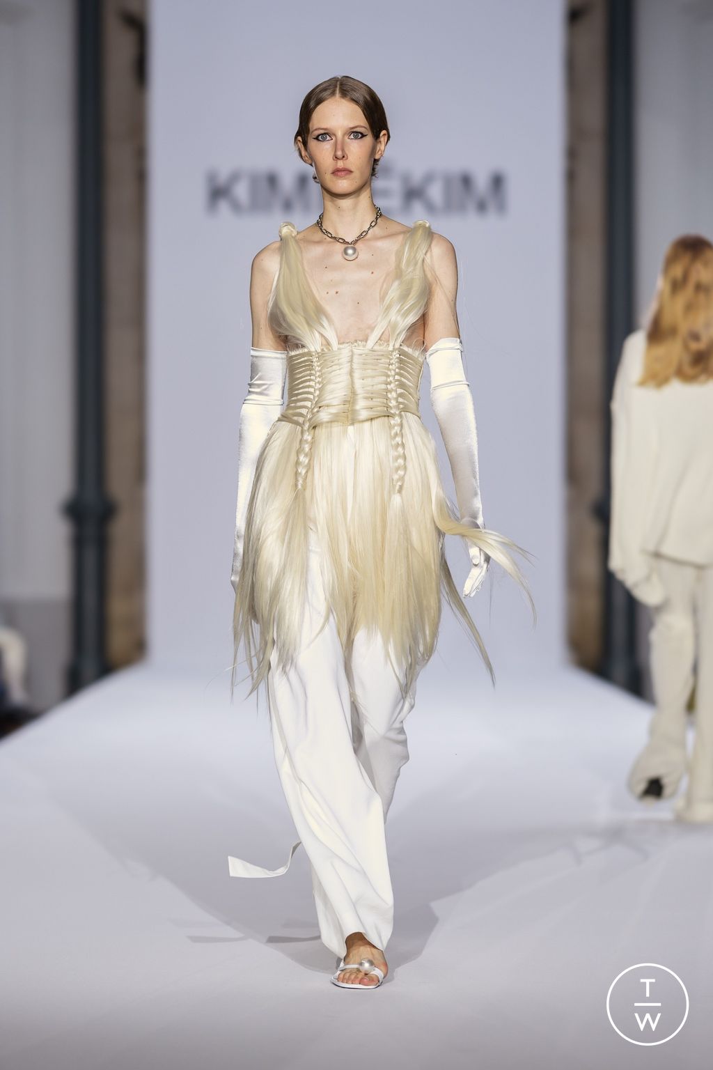 Fashion Week Paris Spring/Summer 2024 look 27 de la collection Kimhekim womenswear