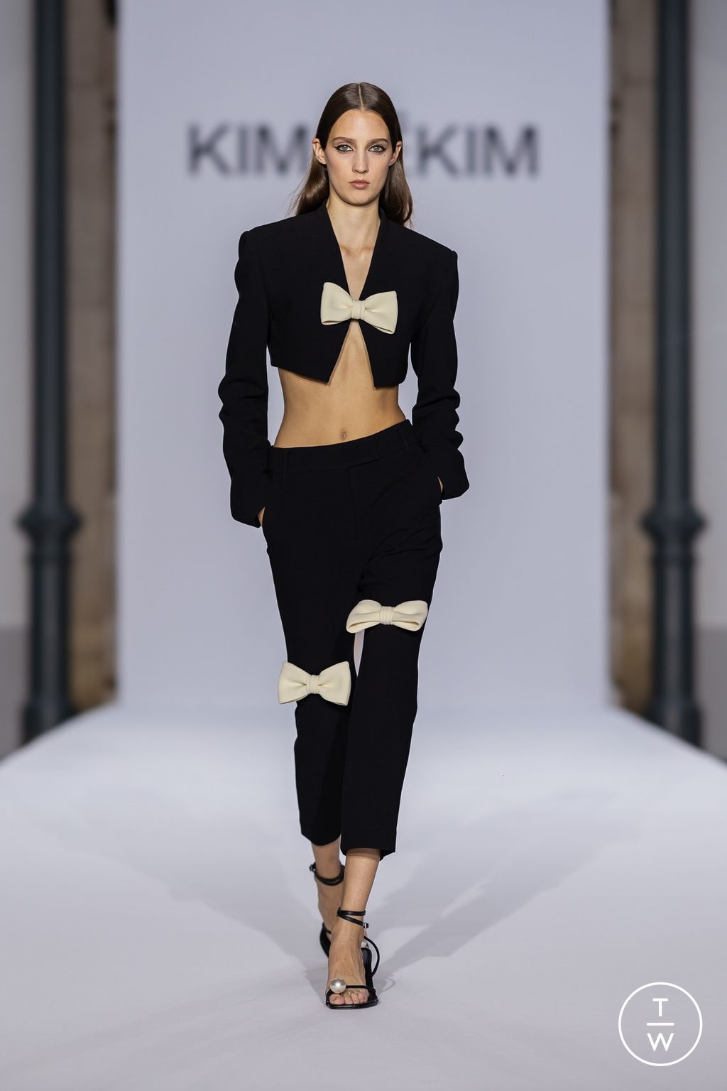Fashion Week Paris Spring/Summer 2024 look 30 from the Kimhekim collection 女装