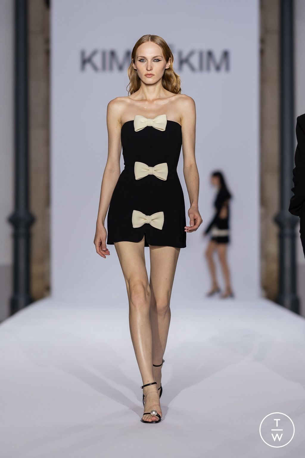 Fashion Week Paris Spring/Summer 2024 look 31 from the Kimhekim collection 女装